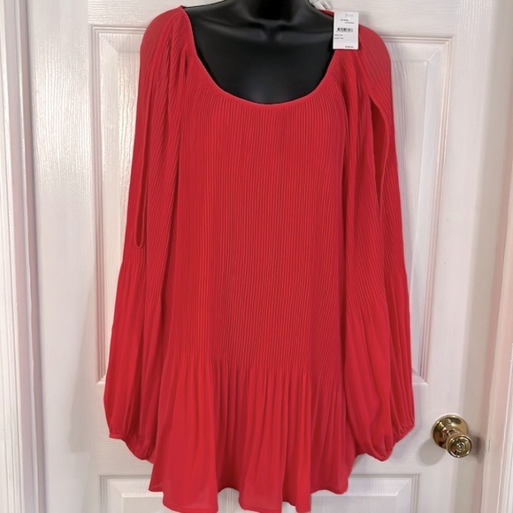 Gorgeous Estelle coral colored, cold shoulder dress top, size 4X. NWT.